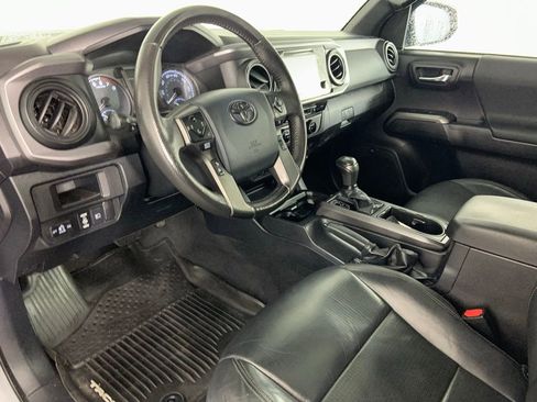 Used 2018 Toyota Tacoma TRD Off-Road w/ TRD Premium Off Road Package AWD/4WD image 21