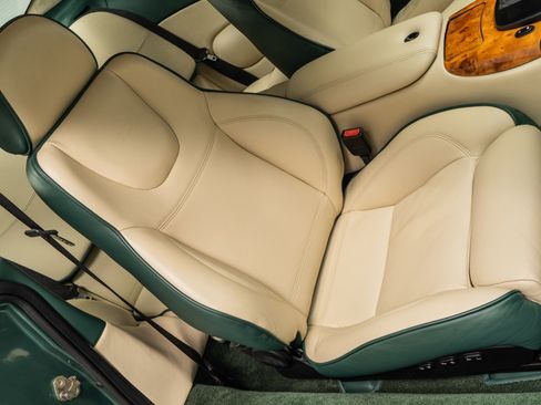 Used 2001 Aston Martin DB7 Vantage image 25