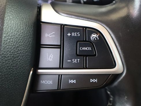 Used 2022 Toyota Highlander XLE FWD image 20