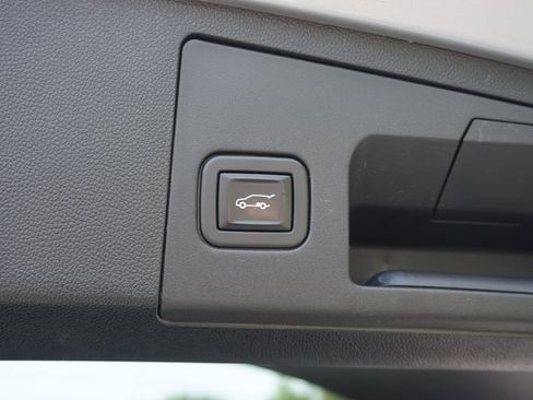 Used 2022 Cadillac XT4 Luxury w/ Cold Weather Package FWD image 59