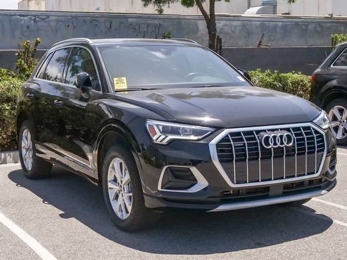 Used 2023 Audi Q3 2.0T Premium w/ Convenience Package AWD/4WD image 3
