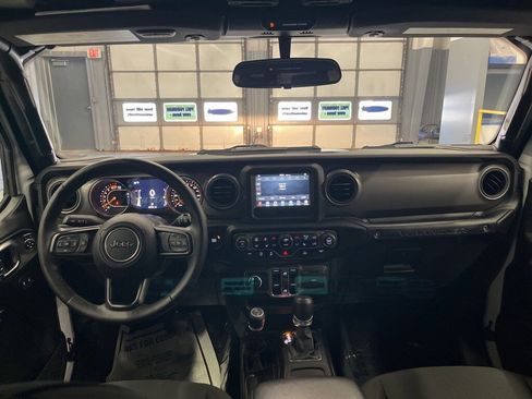 Used 2023 Jeep Wrangler Unlimited Sport image 31