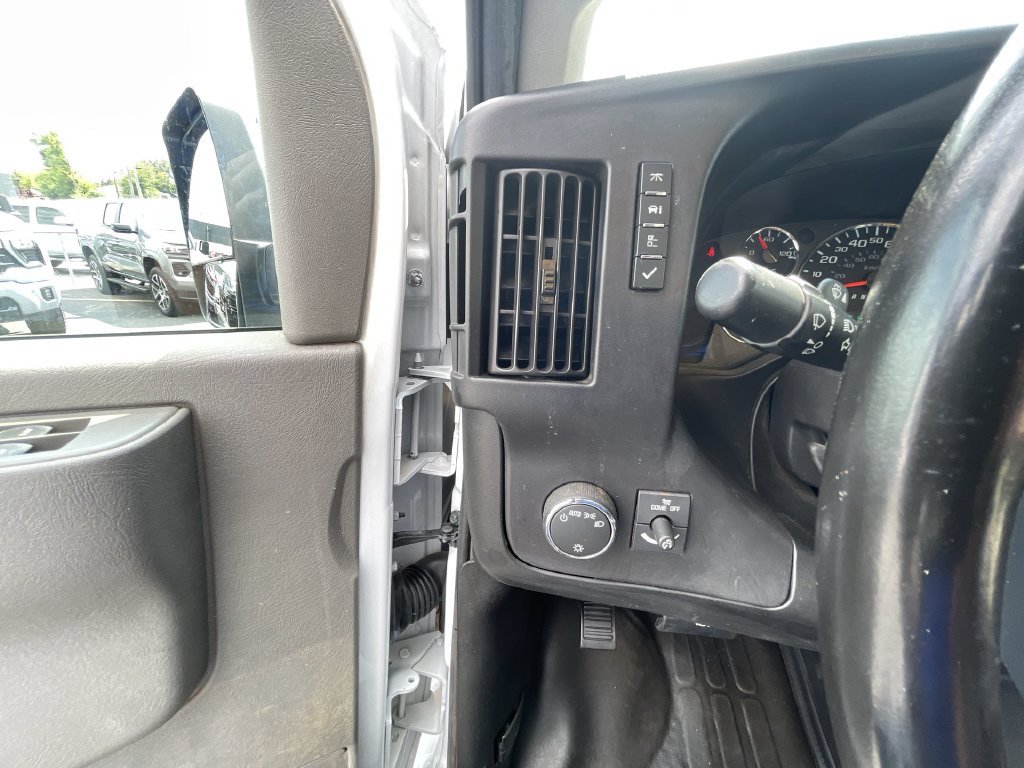 Used 2022 Chevrolet Express 3500 w/ Power Convenience Package RWD image 17