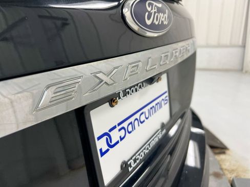 Used 2015 Ford Explorer XLT w/ Equipment Group 201A image 4