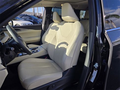Certified 2025 INFINITI QX60 Luxe w/ Cargo Package image 12