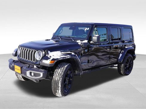 Certified 2025 Jeep Wrangler Unlimited Sahara w/ Safety Group image 11