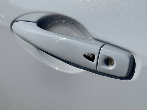 New 2025 Nissan Versa SR w/ Trunk Package image 9