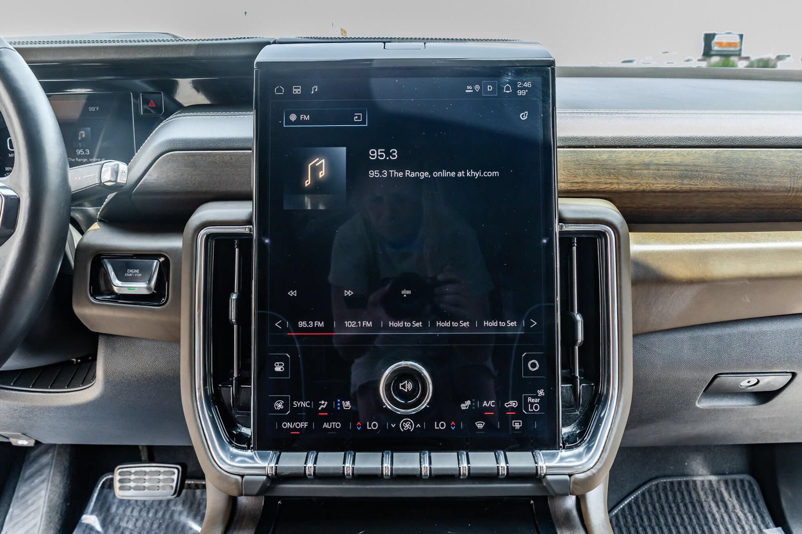 Used 2025 GMC Yukon Denali Ultimate AWD/4WD image 25