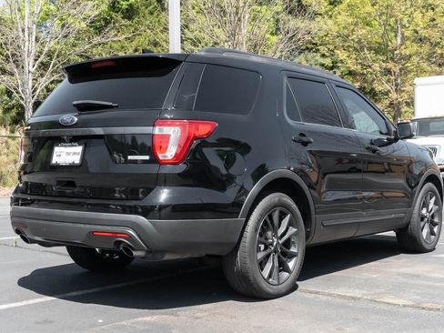 Used 2017 Ford Explorer XLT w/ Equipment Group 202A FWD image 15