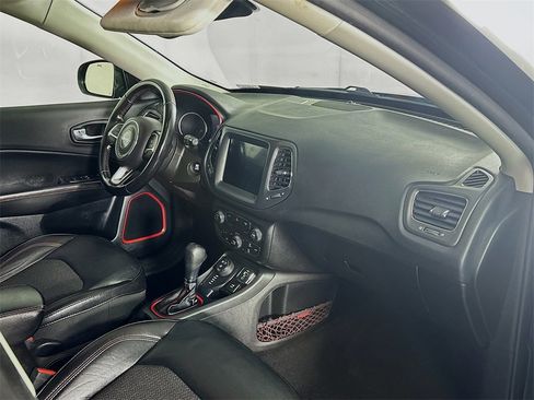 Used 2020 Jeep Compass Trailhawk image 32