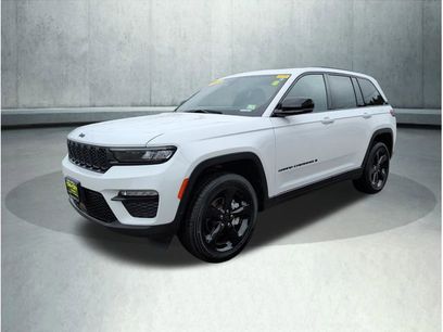 Used 2025 Jeep Grand Cherokee Limited w/ Black Appearance Package