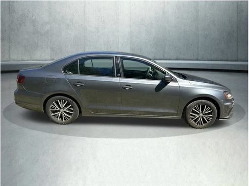Used 2018 Volkswagen Jetta Wolfsburg Edition FWD image 5