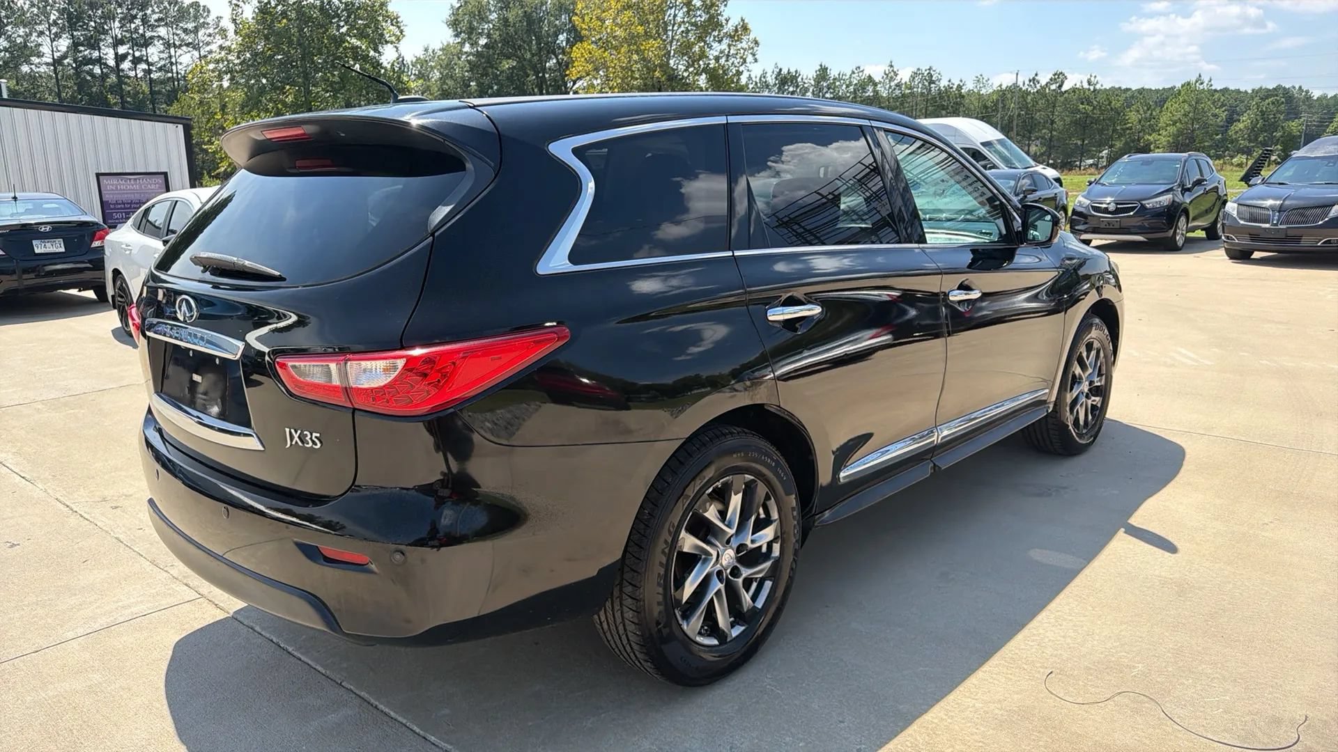 Used 2013 INFINITI JX35 AWD w/ Premium Pkg image 4