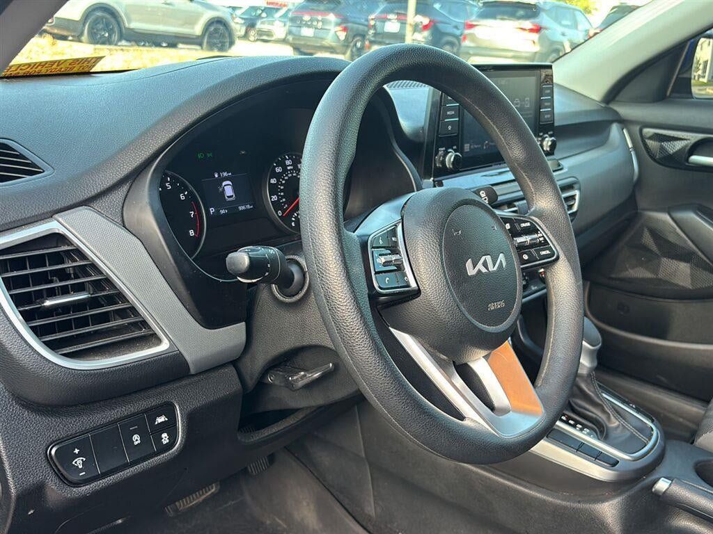 Used 2023 Kia Seltos LX AWD/4WD image 11