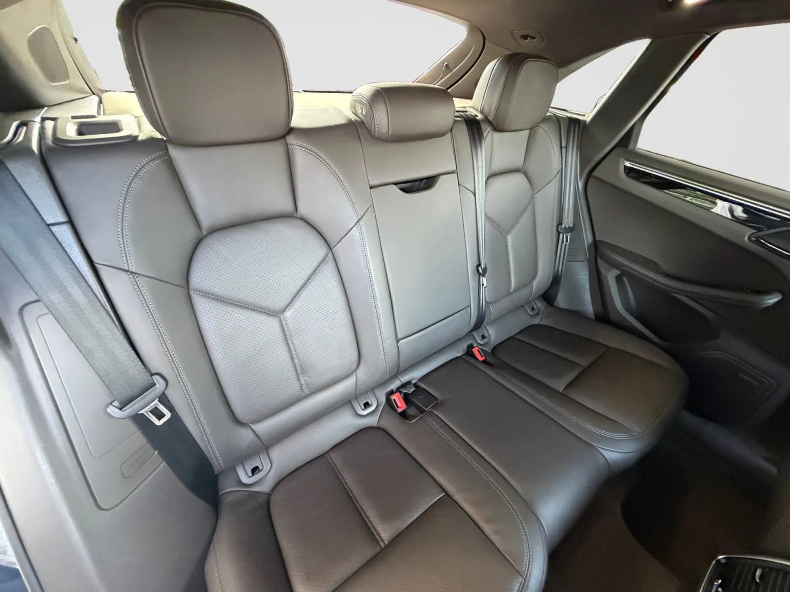 Used 2017 Porsche Macan S AWD/4WD image 18