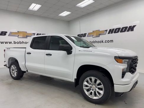 New 2026 Chevrolet Silverado 1500 Custom image 3