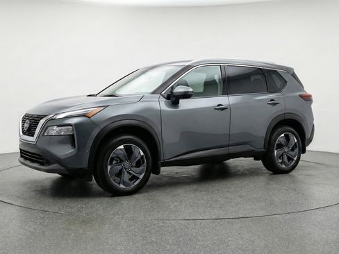 Used 2025 Nissan Rogue SV image 3