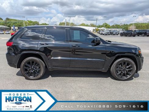 Used 2021 Jeep Grand Cherokee Laredo X image 5