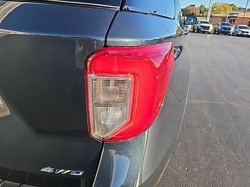 Used 2023 Ford Explorer XLT image 6