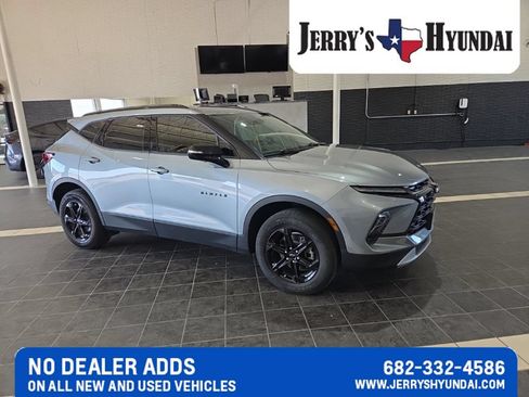 Used 2024 Chevrolet Blazer LT w/ Midnight/Sport Edition FWD image 2