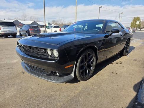 Used 2022 Dodge Challenger R/T w/ Blacktop Package image 2
