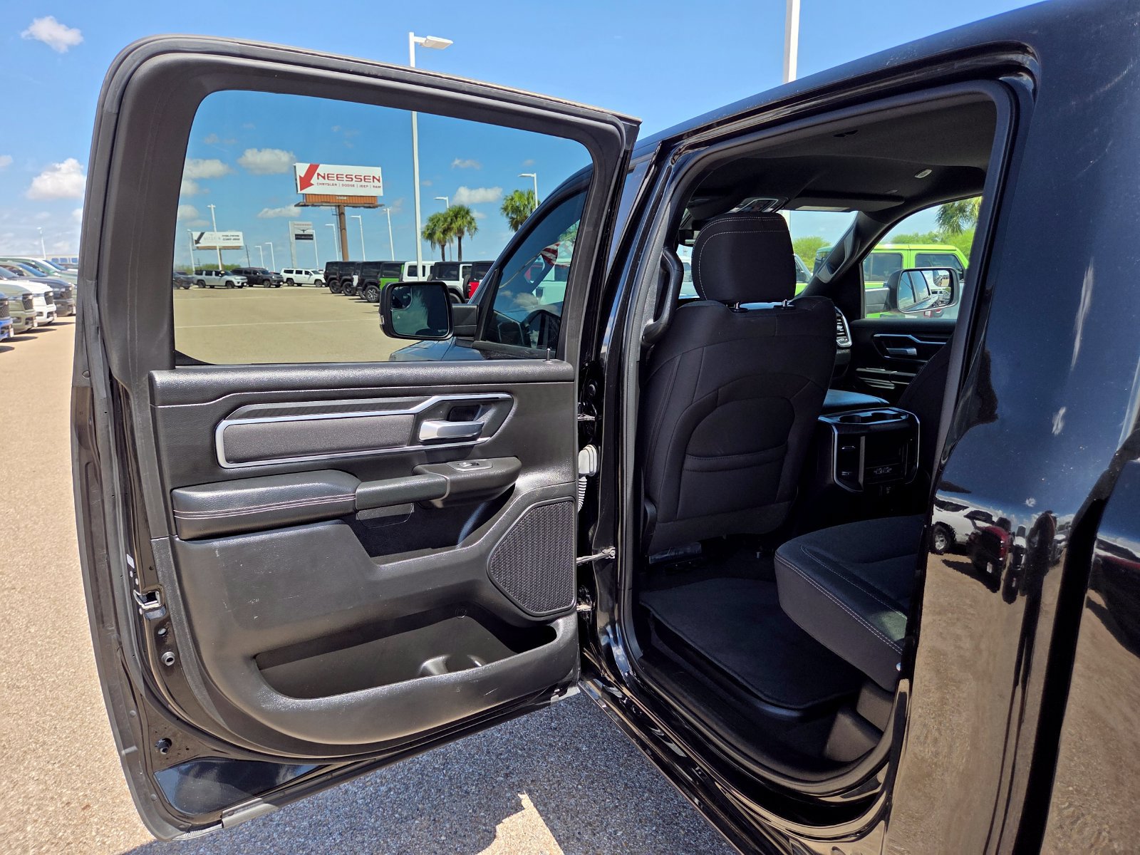Used 2025 RAM 1500 Big Horn AWD/4WD image 17