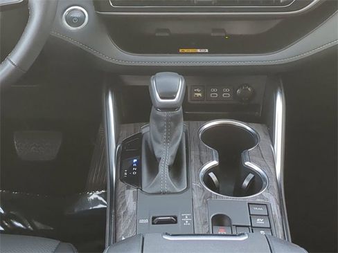 Used 2024 Toyota Highlander Limited image 19