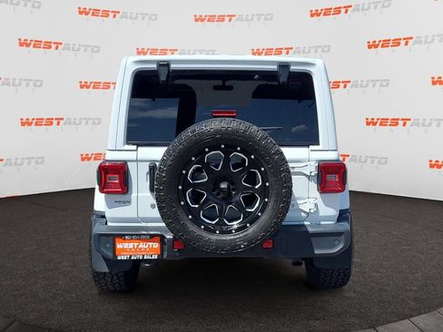 Used 2018 Jeep Wrangler Unlimited Sahara w/ Uconnect 4C Nav & Sound Group AWD/4WD image 4
