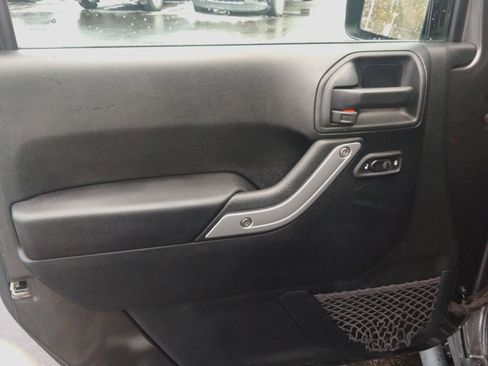 Used 2017 Jeep Wrangler Unlimited Sahara w/ Max Tow Package image 14