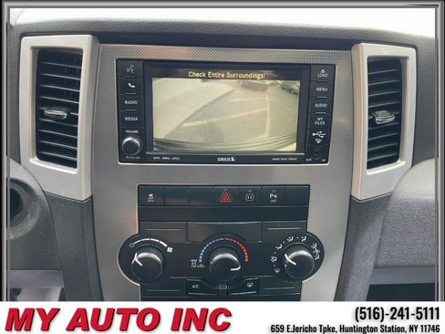 Used 2010 Jeep Grand Cherokee Laredo image 15