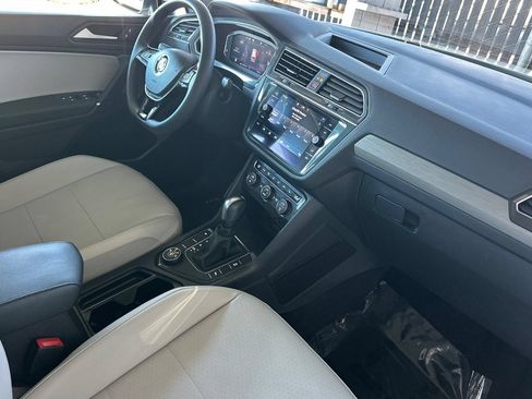 Used 2020 Volkswagen Tiguan SEL AWD/4WD image 18