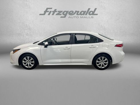 Used 2020 Toyota Corolla LE FWD image 2