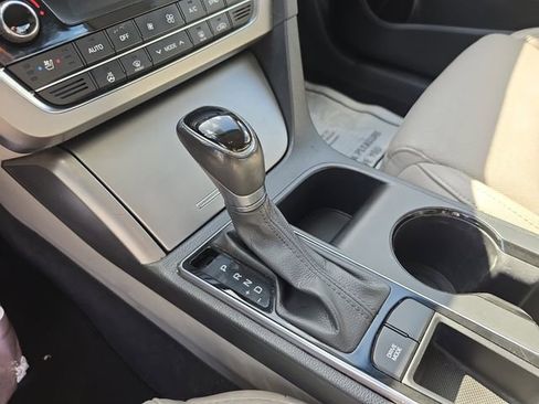 Used 2015 Hyundai Sonata Limited w/ Option Group 05 image 19