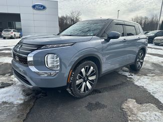 Used 2025 Mitsubishi Outlander SE video 1