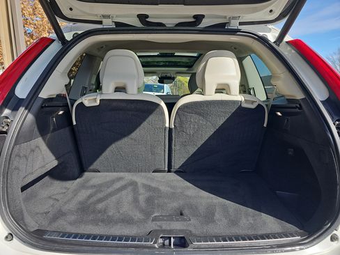 Used 2022 Volvo XC90 T6 Momentum w/ Climate Package image 13