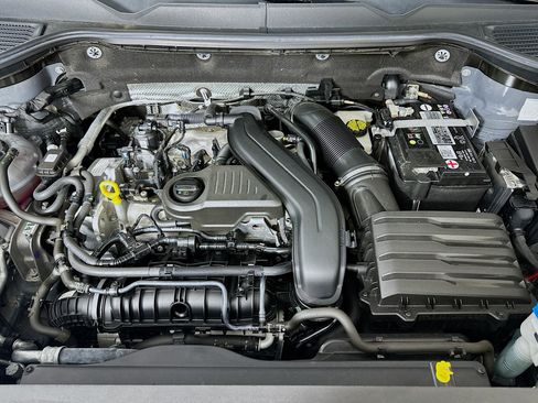 Used 2023 Volkswagen Taos SE w/ Panoramic Sunroof Package image 32