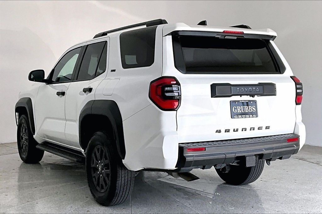 Used 2025 Toyota 4Runner SR5 AWD/4WD image 15