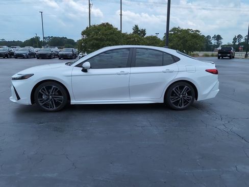 Used 2025 Toyota Camry XSE FWD image 2