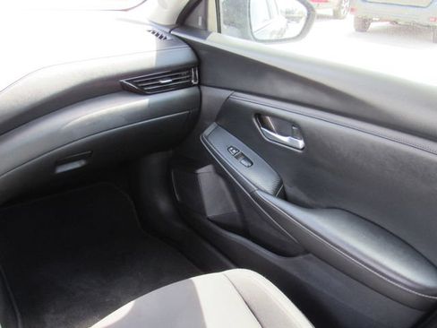 Used 2024 Nissan Sentra SV FWD image 18