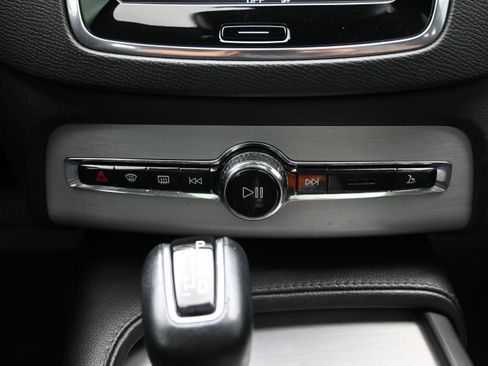 Used 2021 Volvo XC90 T5 Momentum w/ Protection Package Premier FWD image 36
