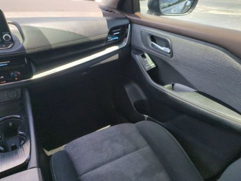 Used 2021 Nissan Rogue SV FWD image 18