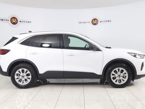 Used 2023 Ford Escape Active w/ Tech Pack #1 AWD/4WD image 2