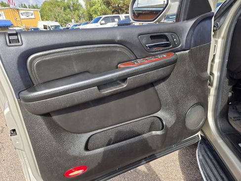 Used 2007 Cadillac Escalade EXT w/ Information Package image 14