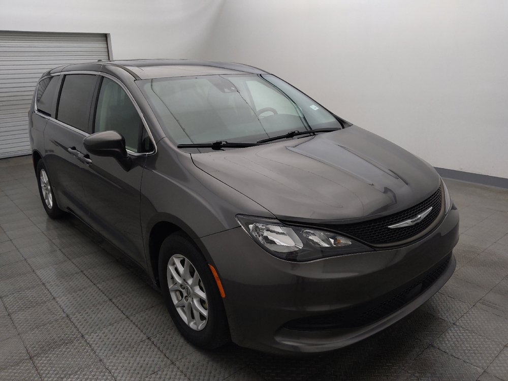 Used 2023 Chrysler Voyager LX FWD image 13