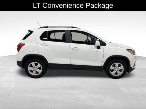 Certified 2021 Chevrolet Trax LT w/ Premium Seat Package FWD image 5
