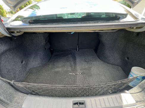 Used 2013 Nissan Sentra SR w/ Premium Pkg FWD image 18