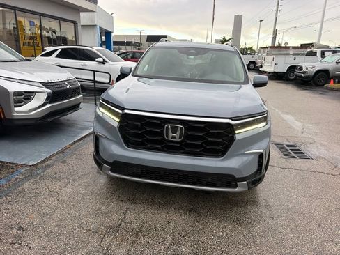 Used 2023 Honda Pilot Touring image 2
