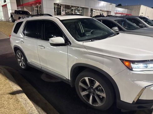 Used 2023 Honda Pilot Elite image 2