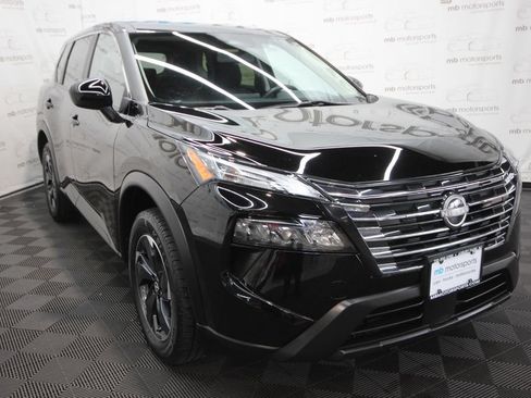 Used 2024 Nissan Rogue SV AWD/4WD image 11