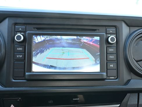 Used 2017 Toyota Tacoma SR AWD/4WD image 20